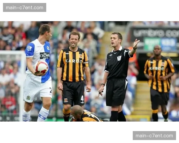 英超四大盲侠再引热议 阿特维尔执法记录遭球迷审视