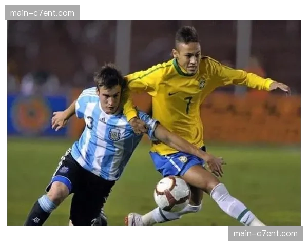 阿根廷塔利亚菲科左路防守 年龄增长后体能分配面临挑战 阿根廷塔利亚菲科左路防守 年龄增长后体能分配面临挑战